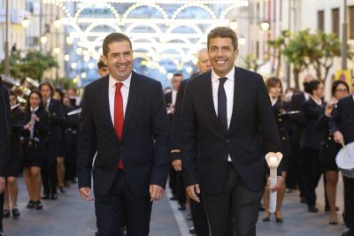Carlos Mazón ha participado en la procesión del Traslado de Sant Jordi ‘El Xicotet’ en Alcoy